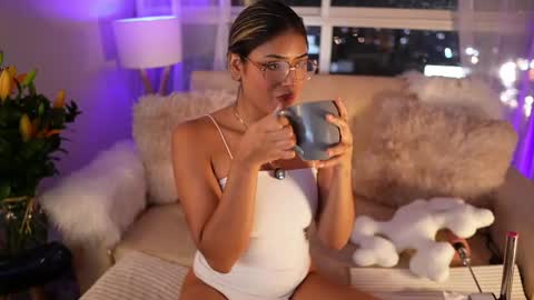 Sara online show from March 8, 2:01 am