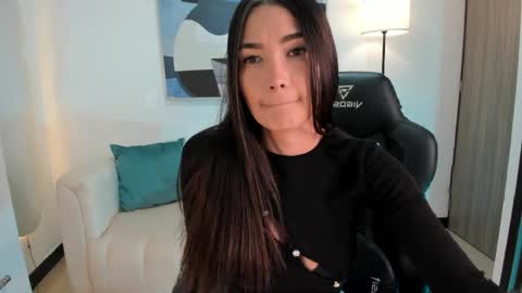 I am Sara  online show from April 6, 10:22 pm