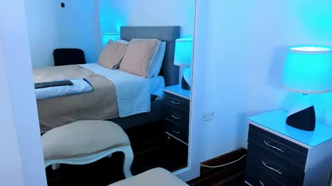 sararendon online show from January 7, 1:27 pm