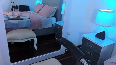 sararendon online show from February 7, 3:37 pm