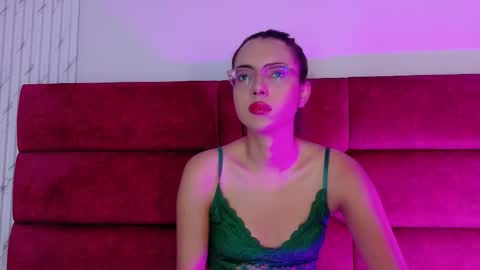 Sara online show from December 3, 7:14 pm