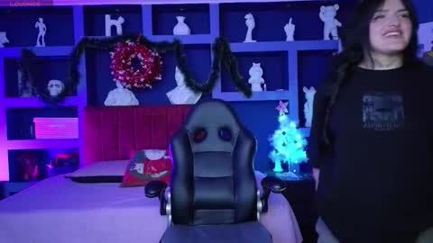 Sari  online show from December 19, 9:10 pm