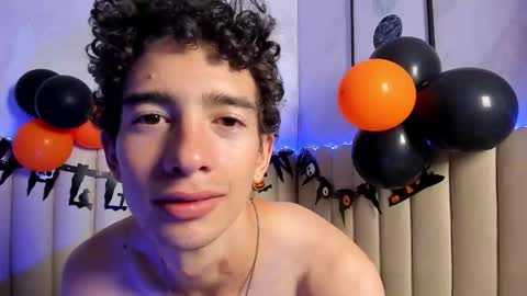 Snapshot of sasha_blazes chatting on October 20, 4:39 am sasha_blazes online show from October 20, 4:39 am
