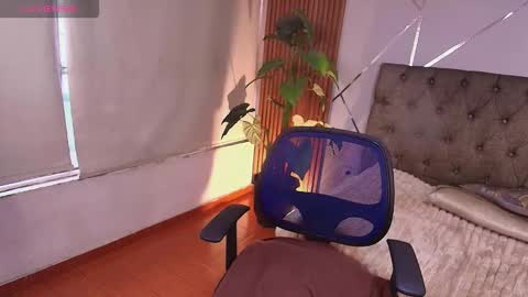 sasha_gracee_ online show from March 28, 1:34 pm