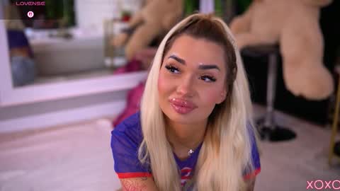 Dennise online show from September 18, 6:34 pm