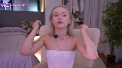 sashalore online show from April 3, 2:40 am