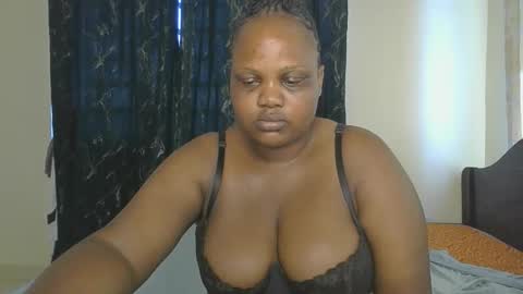 sassie_bee online show from December 3, 9:10 am