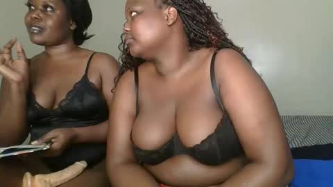 Snapshot of sassie_bee chatting on September 19, 11:51 pm sassie_bee online show from September 19, 11:51 pm