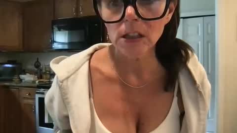 sassynsweetmilf online show from May 22, 5:09 pm