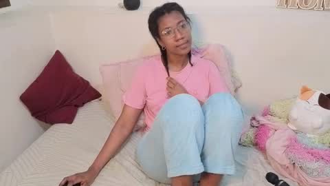 saturno_vibes online show from February 24, 9:34 am