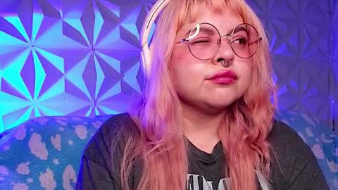 Gina George online show from March 29, 10:00 pm