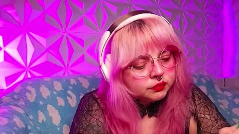 Gina George online show from March 3, 12:50 am