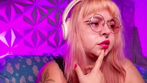 Gina George online show from April 5, 10:07 pm