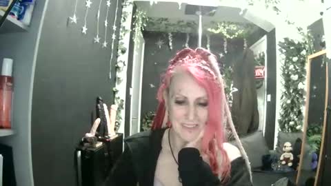 SaucySky online show from May 3, 1:00 am
