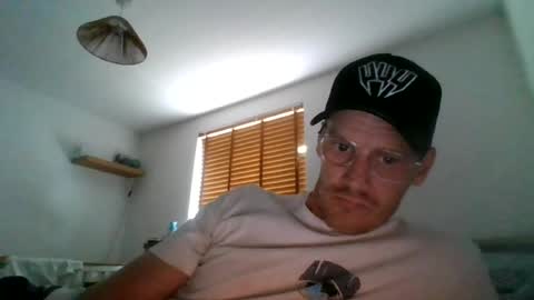 Sausagesandwitch23 online show from July 21, 7:43 am
