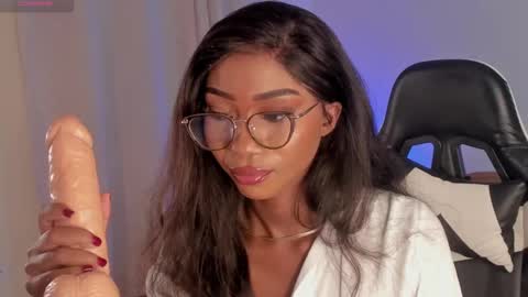 Savannahwildee online show from February 9, 12:06 am