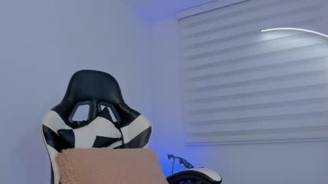 Savannahwildee online show from August 8, 11:09 am