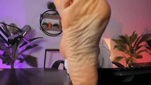 save the qween online show from February 28, 8:53 am