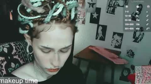 pronoun she. name Mary. age 21. online show from June 3, 3:06 pm