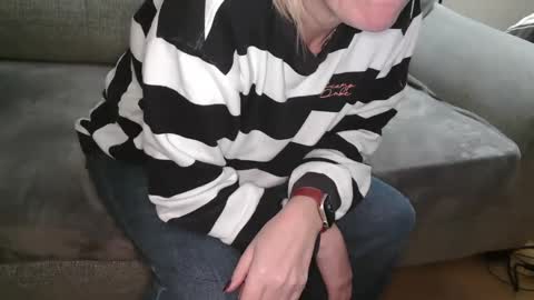 SB Couple online show from December 8, 4:50 pm