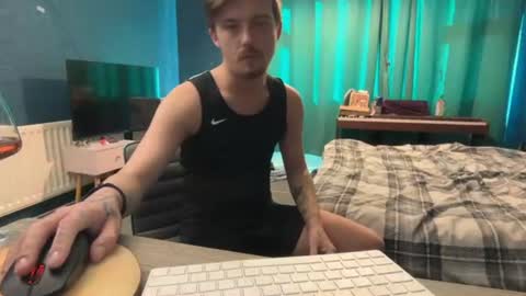 scallylad03 online show from July 24, 5:21 pm