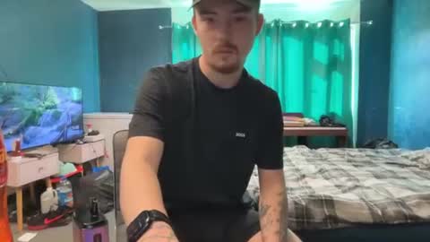 scallylad03 online show from July 31, 3:13 pm