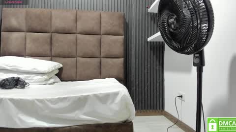 scarlet__jones_ online show from April 2, 3:36 am