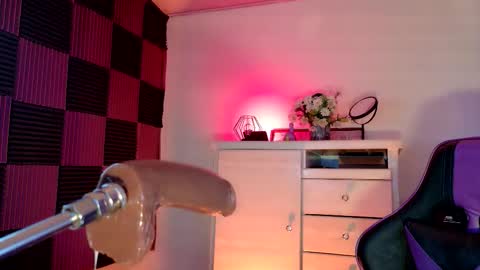 Snapshot of scarlet_gold chatting on October 12, 4:16 am scarlet_gold online show from October 12, 4:16 am