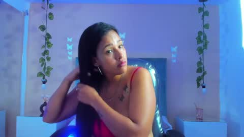 Scarlet online show from April 22, 10:50 pm