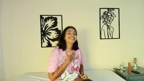 Snapshot of scarlet_wild_ chatting on October 22, 2:52 pm Scarlet online show from October 22, 2:52 pm