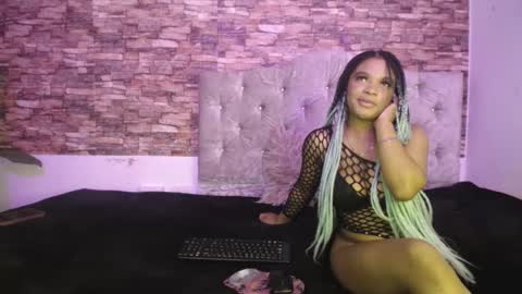 scarlet and roxane online show from January 14, 5:10 pm