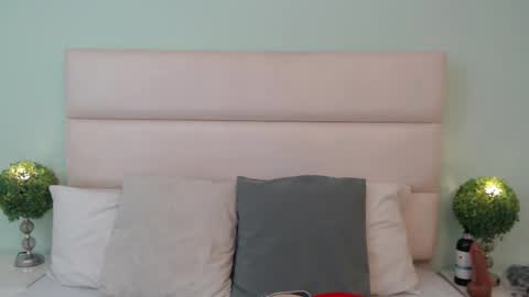 scarlet  online show from February 20, 11:01 am