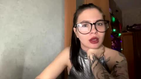 scarletpetal online show from January 26, 10:34 am