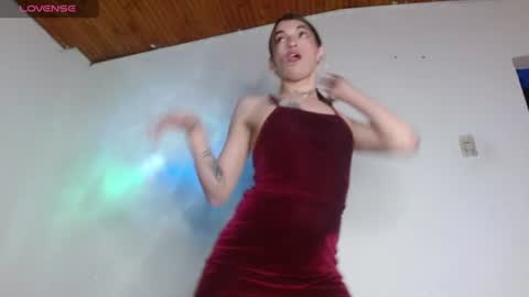 scarlet online show from June 21, 1:17 pm
