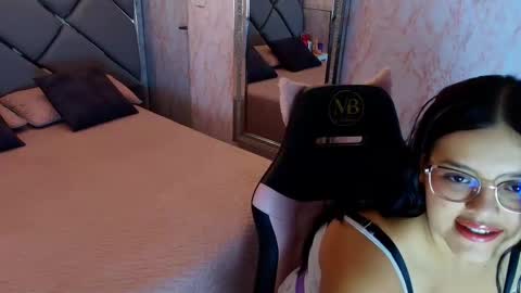 scarlett montoya  online show from January 10, 1:05 pm