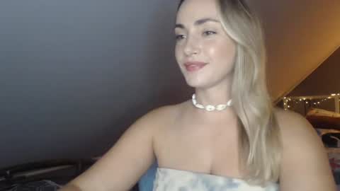 ScarlettxBlonde online show from July 18, 8:11 pm