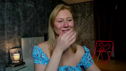 Snapshot of scent__of_woman chatting on October 21, 1:33 am Samanta online show from October 21, 1:33 am