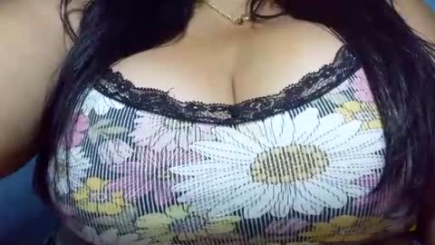 mai latina online show from July 23, 1:58 am