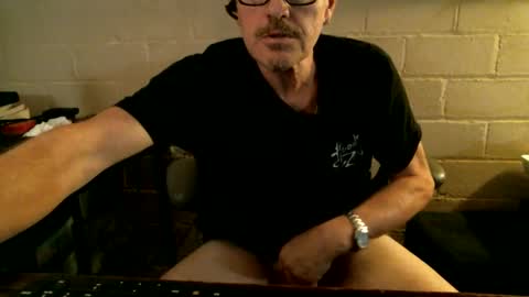 Snapshot of sdh69 chatting on October 23, 12:45 am eating pussy sucking dick online show from October 23, 12:45 am