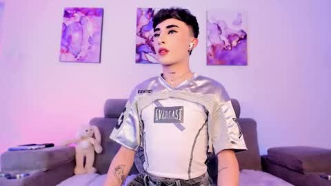     .  INDEPENDENT MODEL online show from March 1, 4:55 pm