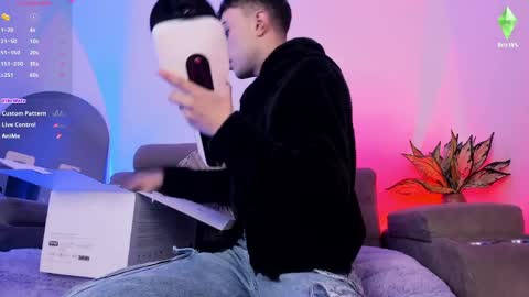     .  INDEPENDENT MODEL online show from April 5, 1:08 pm