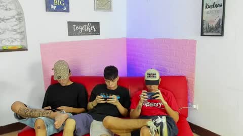 secretluna_ online show from March 31, 5:02 pm