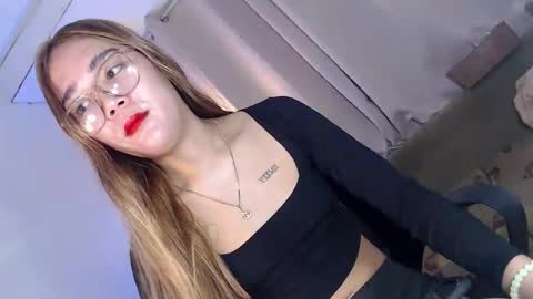 Snapshot of seducing_angela chatting on October 22, 1:31 am seducing_angela online show from October 22, 1:31 am