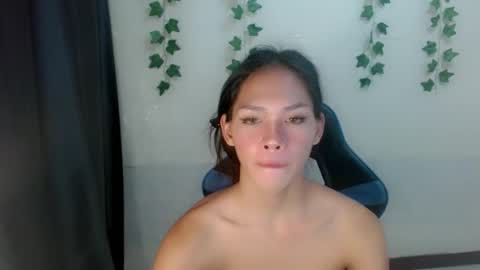 Snapshot of seducive_allea chatting on October 18, 12:37 am seducive_allea online show from October 18, 12:37 am