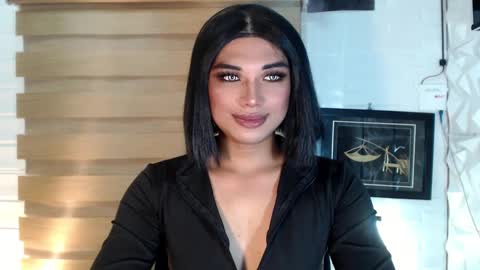 Deluxe online show from March 3, 3:11 pm