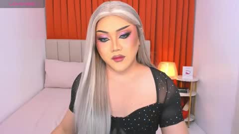 Natalie Mefford online show from March 7, 1:20 am