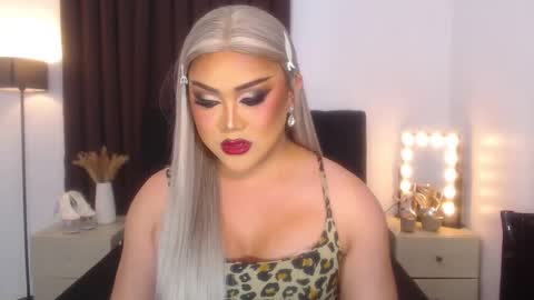 Natalie Mefford online show from February 16, 9:59 pm