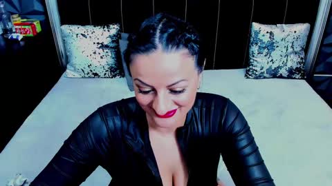 Snapshot of selena_vixen chatting on February 28, 9:36 am Selene online show from February 28, 9:36 am