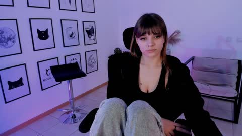 Selena ntmy online show from January 5, 5:09 pm