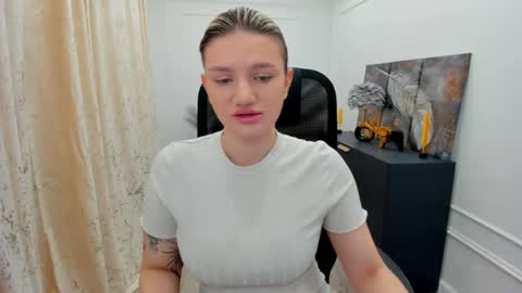 selenaemoore online show from May 30, 4:44 am